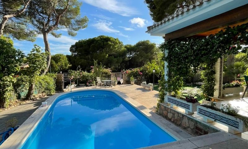 Villa en venta en Campoamor (Alicante)
