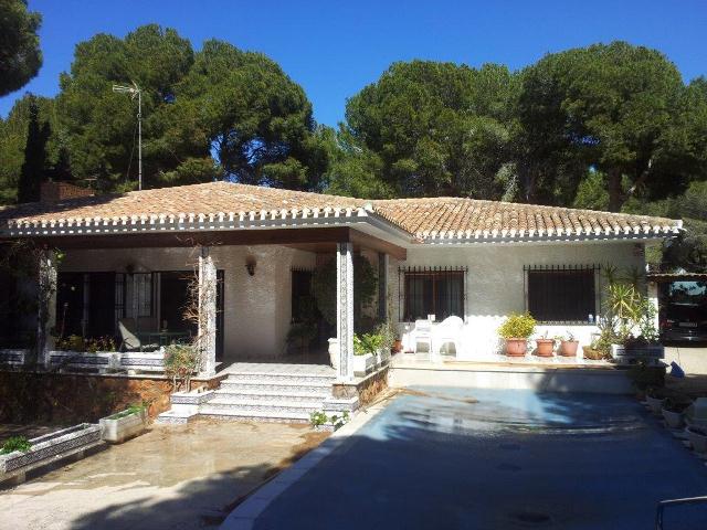 Villa en venta en Campoamor (Alicante)