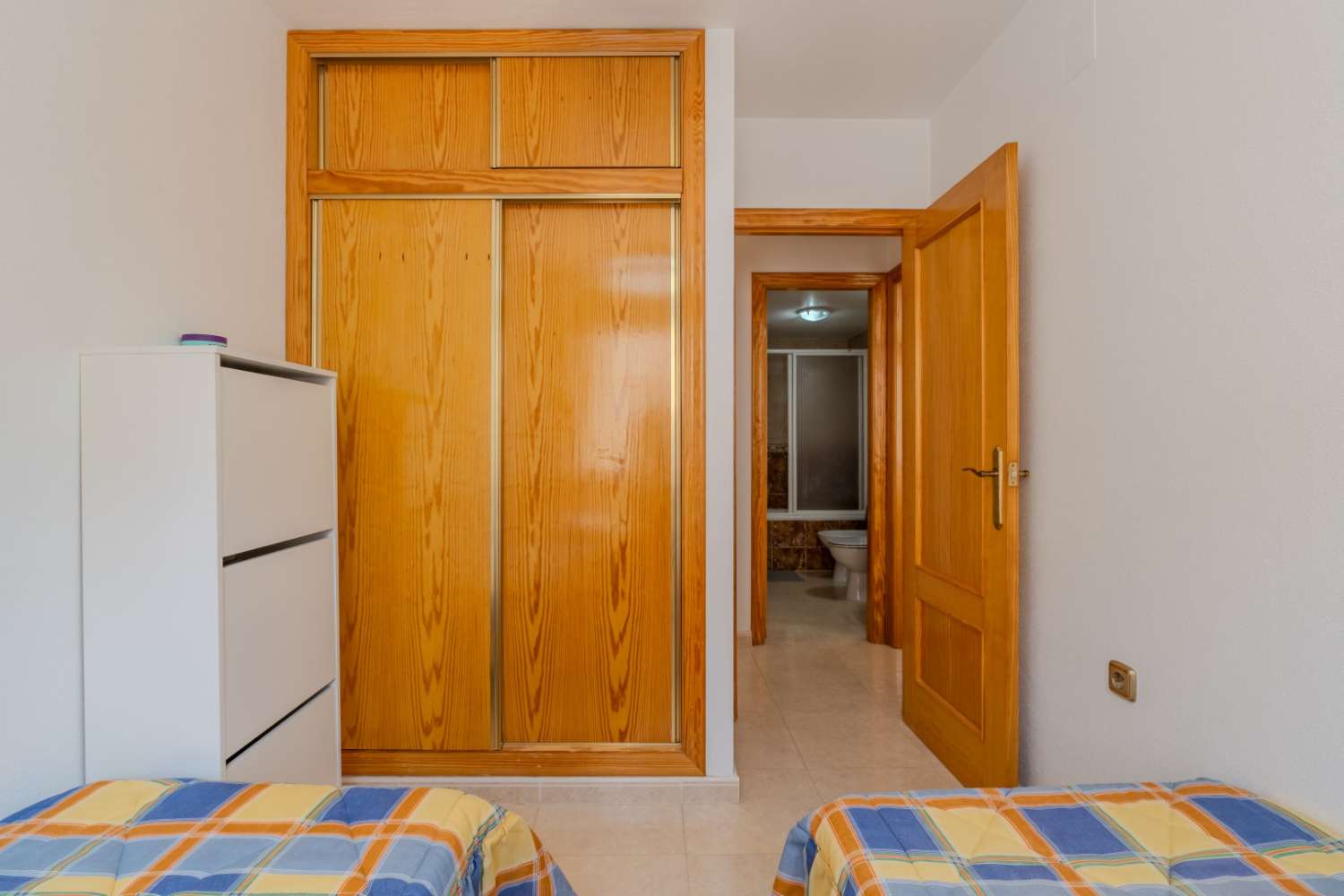 APARTAMENTO EN VENTA EN EL CENTRO DE TORREVIEJA 2 DORMITORIOS 1 BAÑO Y TERRAZA ORIENTACION SUR