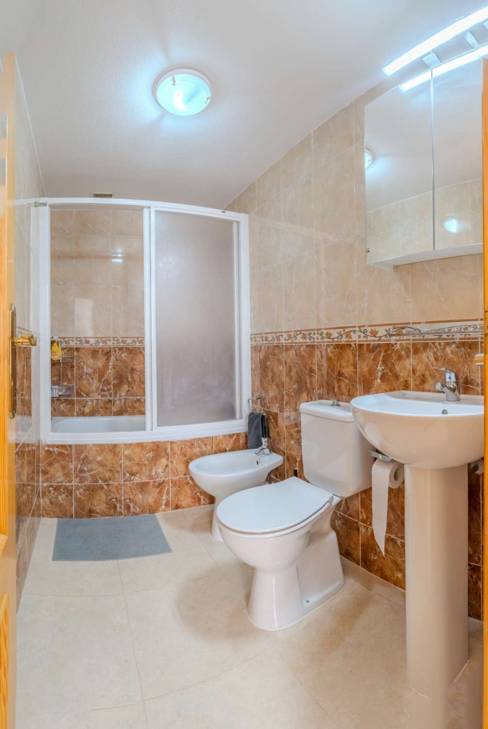 APARTAMENTO EN VENTA EN EL CENTRO DE TORREVIEJA 2 DORMITORIOS 1 BAÑO Y TERRAZA ORIENTACION SUR