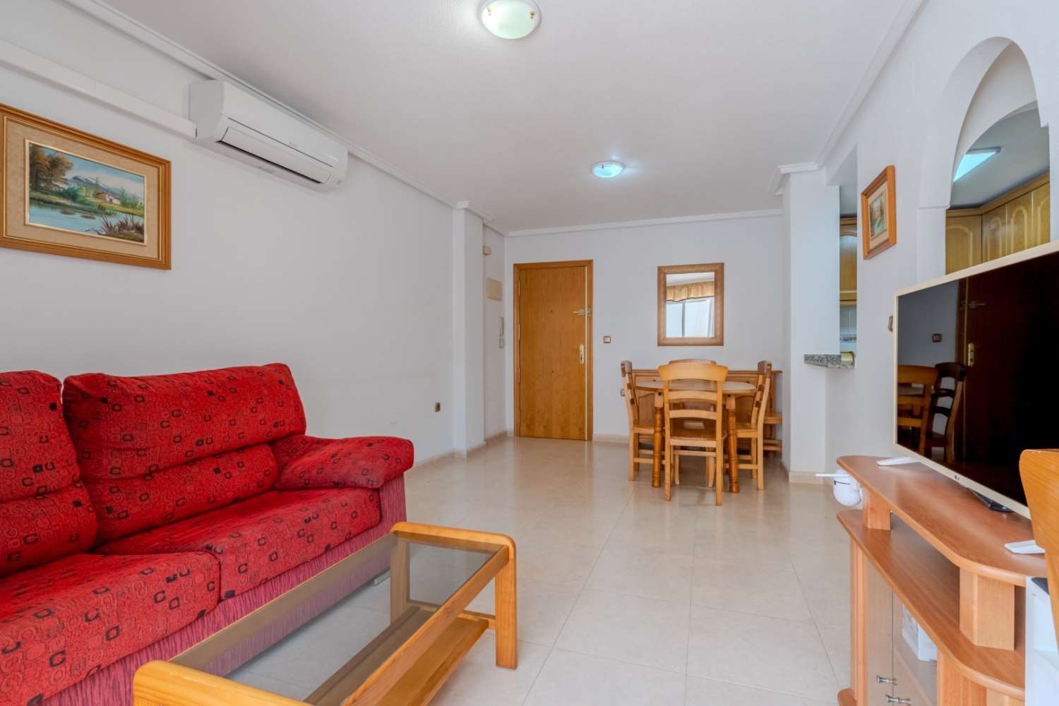 APARTAMENTO EN VENTA EN EL CENTRO DE TORREVIEJA 2 DORMITORIOS 1 BAÑO Y TERRAZA ORIENTACION SUR