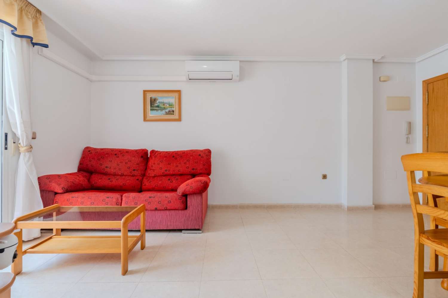 APARTAMENTO EN VENTA EN EL CENTRO DE TORREVIEJA 2 DORMITORIOS 1 BAÑO Y TERRAZA ORIENTACION SUR