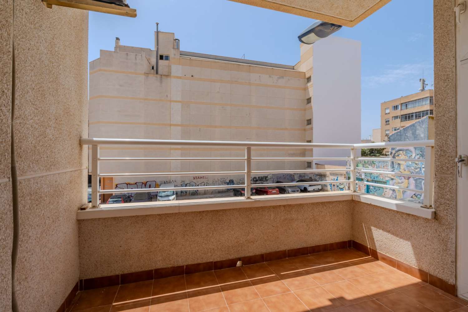 APARTAMENTO EN VENTA EN EL CENTRO DE TORREVIEJA 2 DORMITORIOS 1 BAÑO Y TERRAZA ORIENTACION SUR