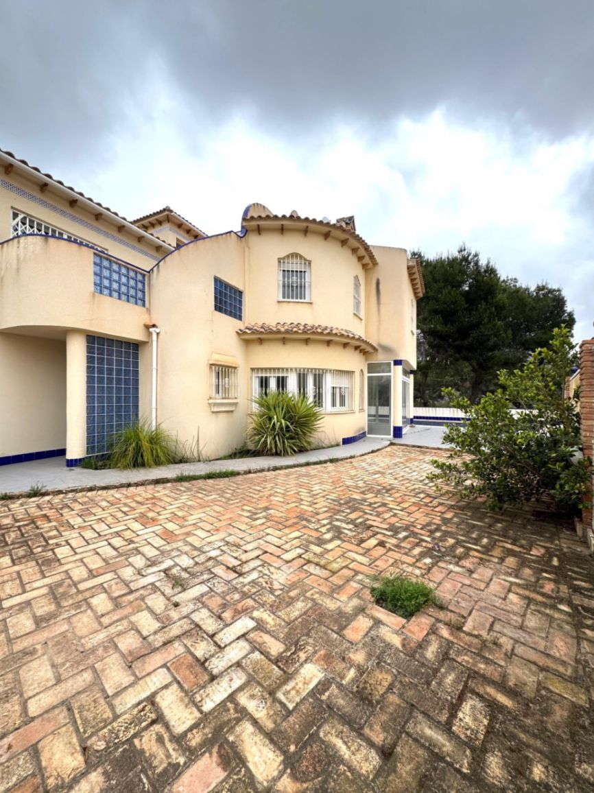 Villa en venta en Orihuela Costa