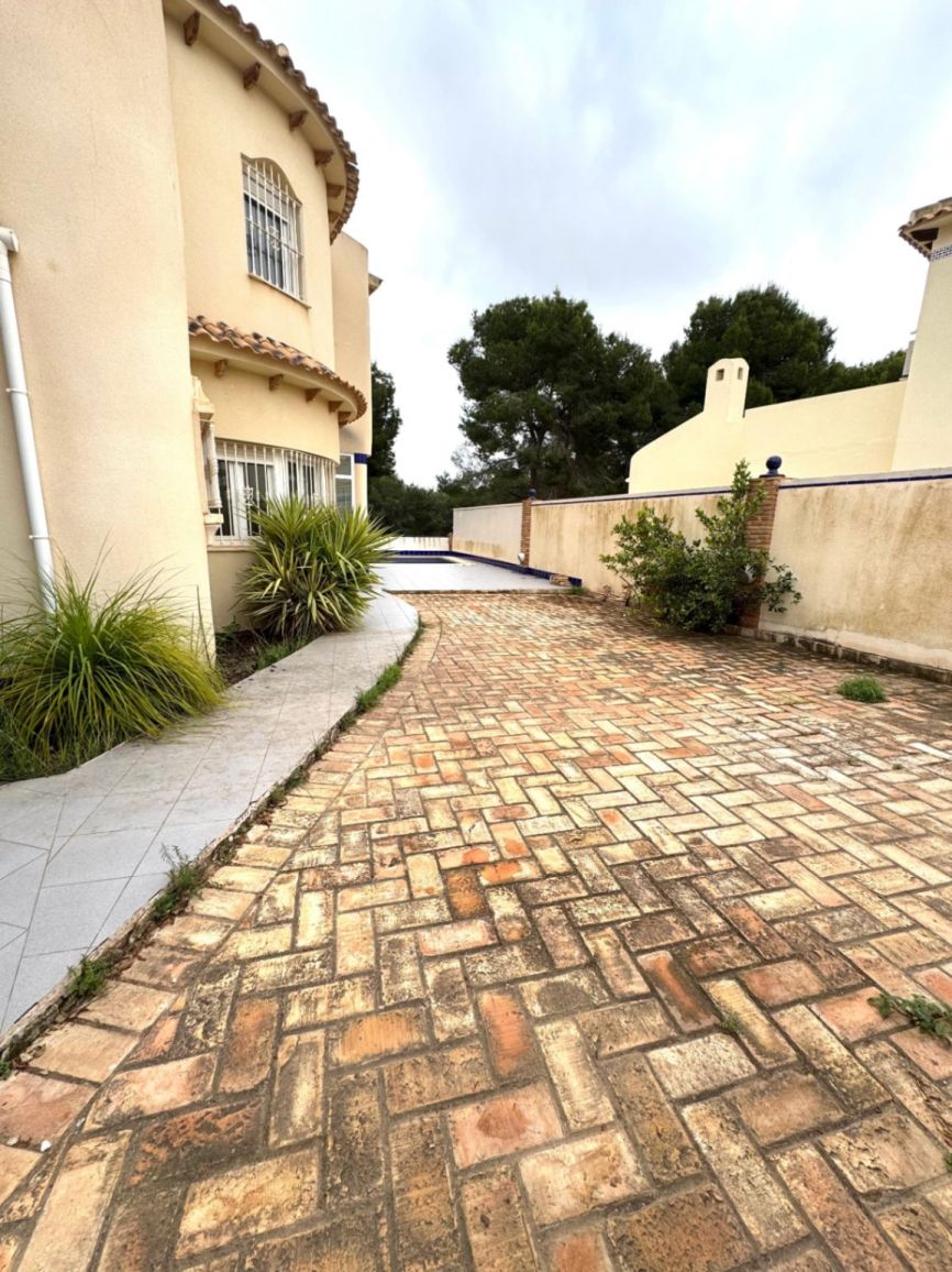 Villa en venta en Orihuela Costa