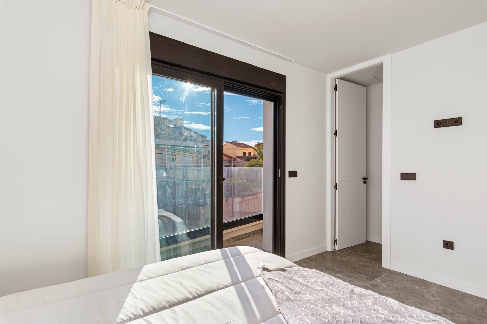 Villa en venta en Pilar de la Horadada