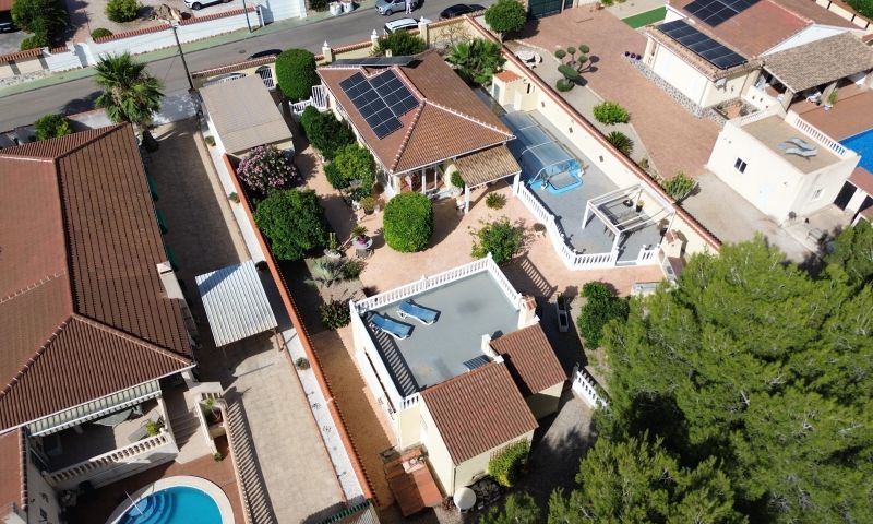 Villa myynnissä Pinar de Campoverde (Pilar de la Horadada)
