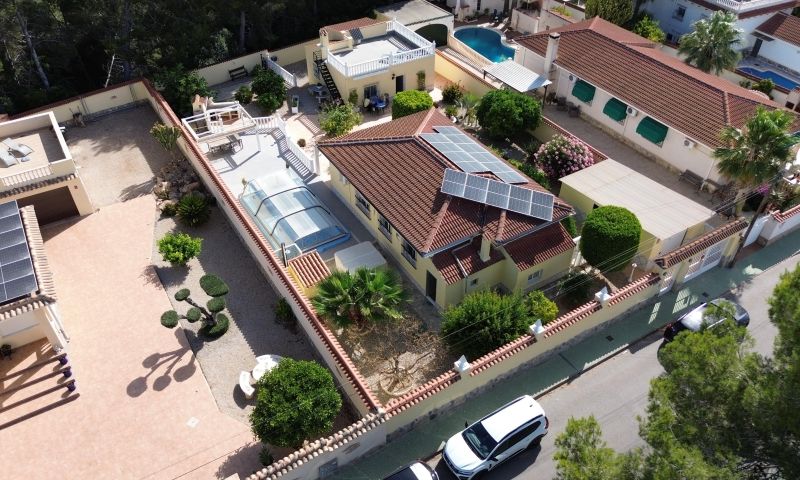 Villa myynnissä Pinar de Campoverde (Pilar de la Horadada)