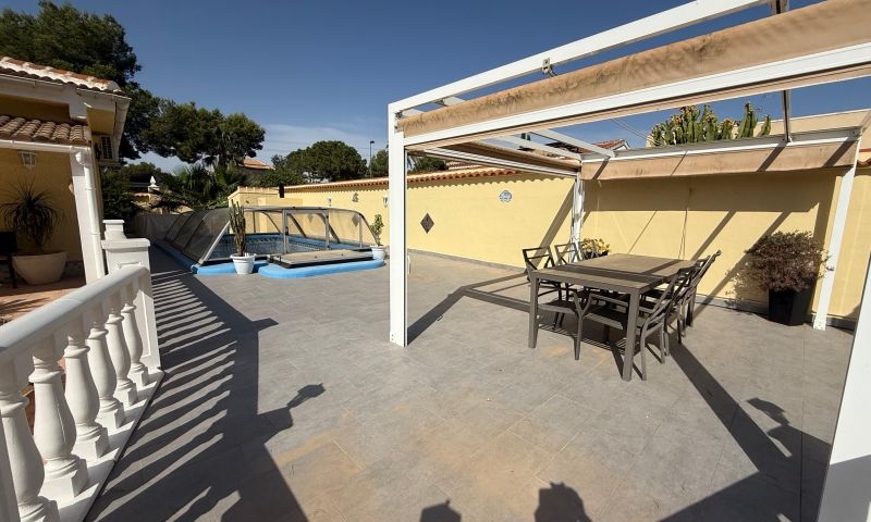 Villa myynnissä Pinar de Campoverde (Pilar de la Horadada)