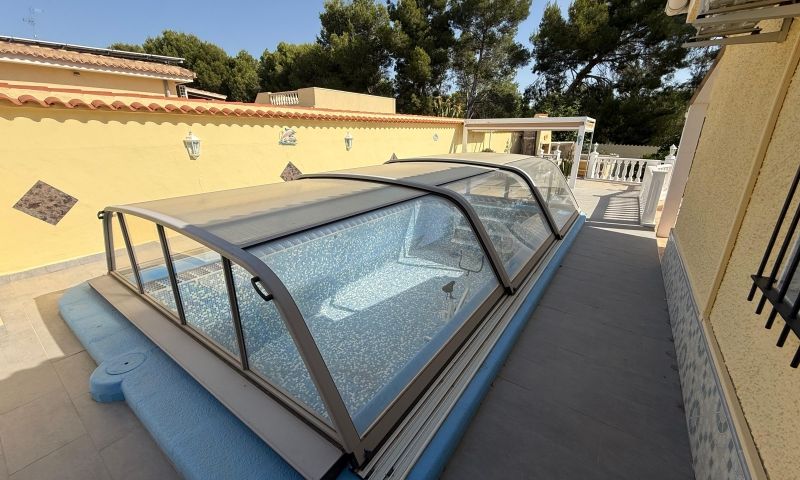 Villa myynnissä Pinar de Campoverde (Pilar de la Horadada)