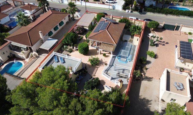 Villa myynnissä Pinar de Campoverde (Pilar de la Horadada)