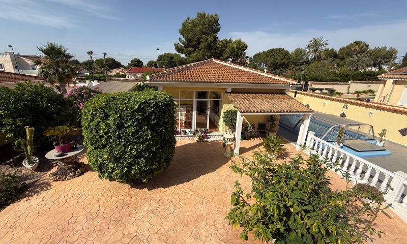 Villa myynnissä Pinar de Campoverde (Pilar de la Horadada)
