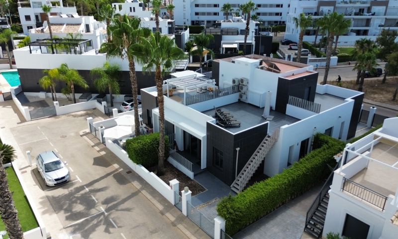 Villa myynnissä Orihuela Costa
