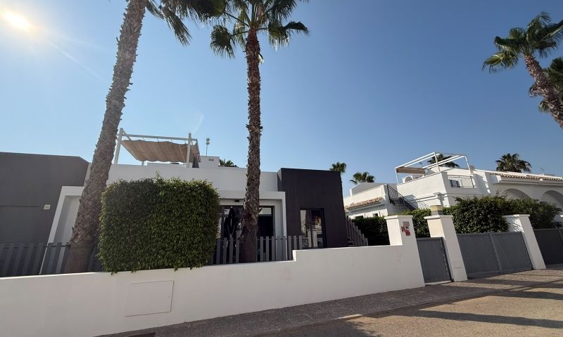 Villa myynnissä Orihuela Costa