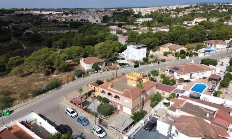 Villa myynnissä Pinar de Campoverde (Pilar de la Horadada)