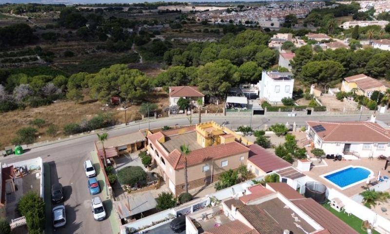 Villa myynnissä Pinar de Campoverde (Pilar de la Horadada)