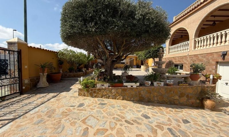 Villa myynnissä Pinar de Campoverde (Pilar de la Horadada)