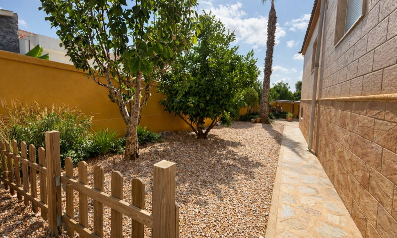 Villa myynnissä Pinar de Campoverde (Pilar de la Horadada)