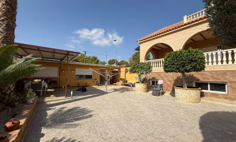 Villa myynnissä Pinar de Campoverde (Pilar de la Horadada)