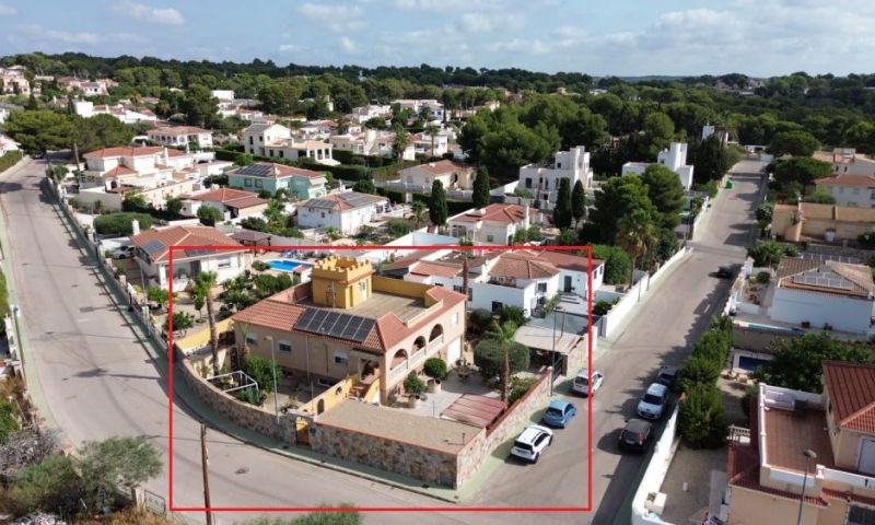 Villa myynnissä Pinar de Campoverde (Pilar de la Horadada)