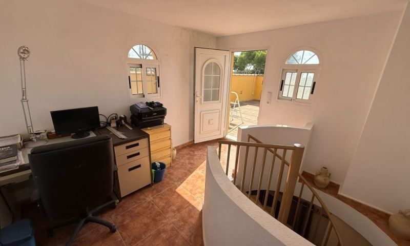 Villa myynnissä Pinar de Campoverde (Pilar de la Horadada)