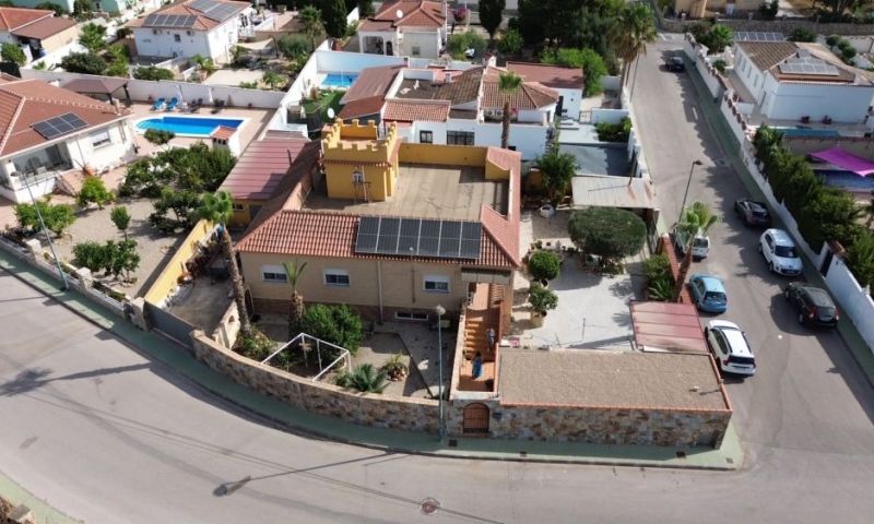 Villa myynnissä Pinar de Campoverde (Pilar de la Horadada)