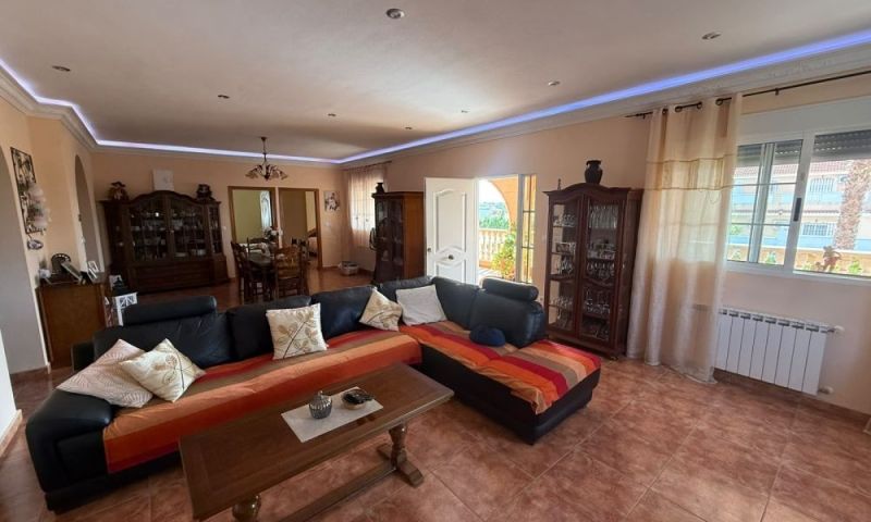 Villa myynnissä Pinar de Campoverde (Pilar de la Horadada)