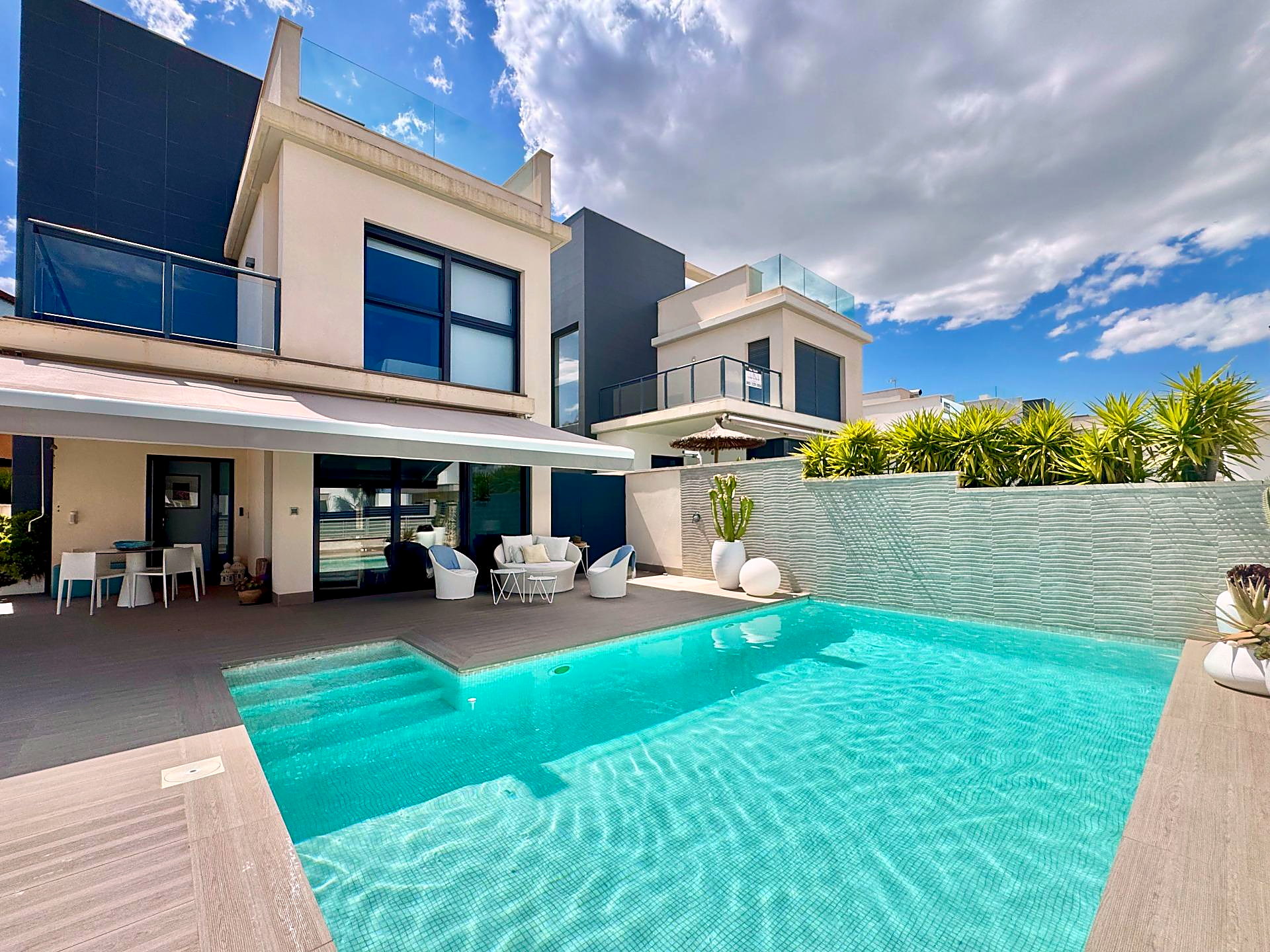 Villa for sale in San Miguel de Salinas