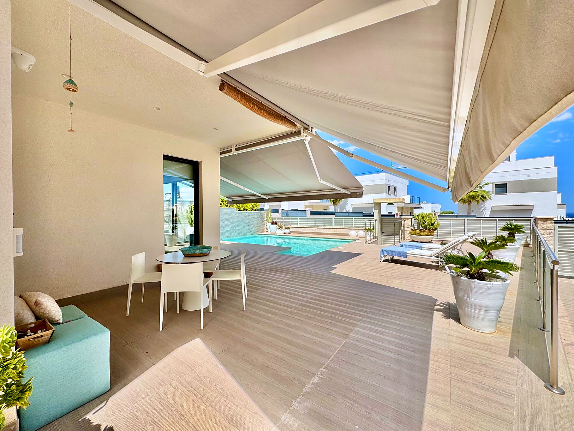 Villa for sale in San Miguel de Salinas
