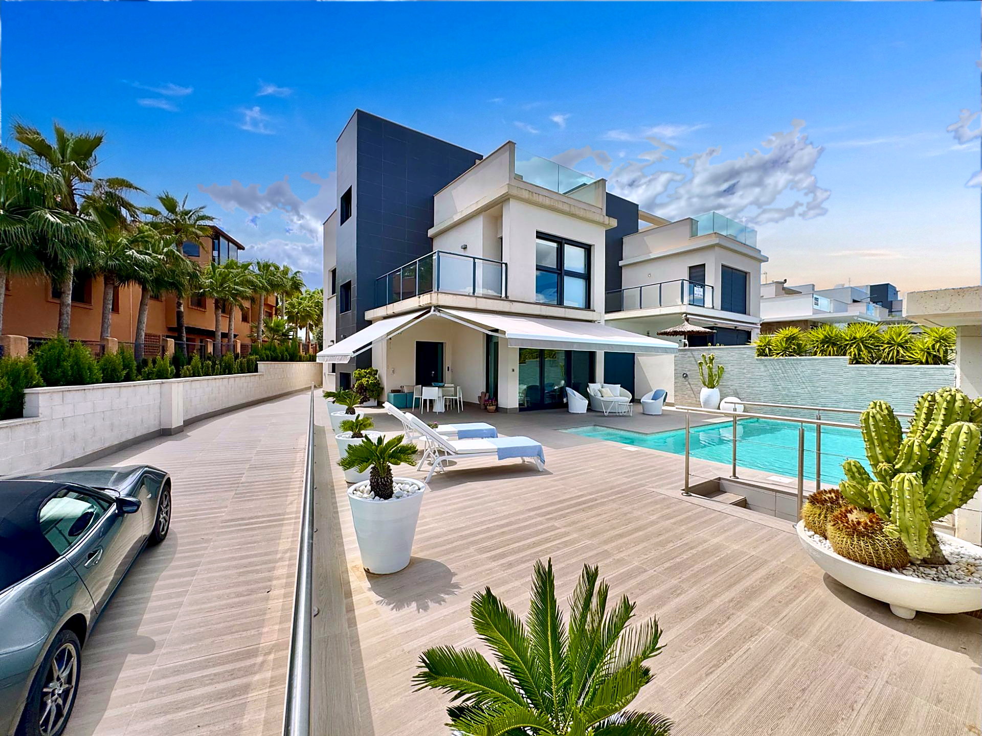 Villa for sale in San Miguel de Salinas