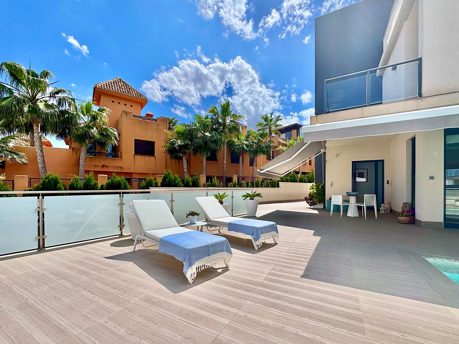 Villa for sale in San Miguel de Salinas