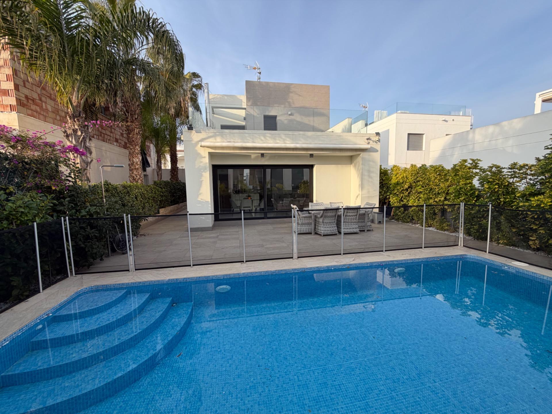 Villa for sale in Rojales