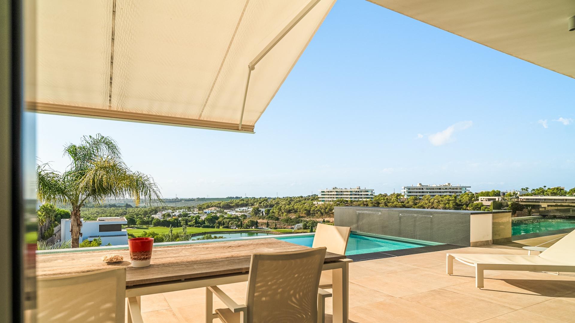 Villa en venta en Orihuela