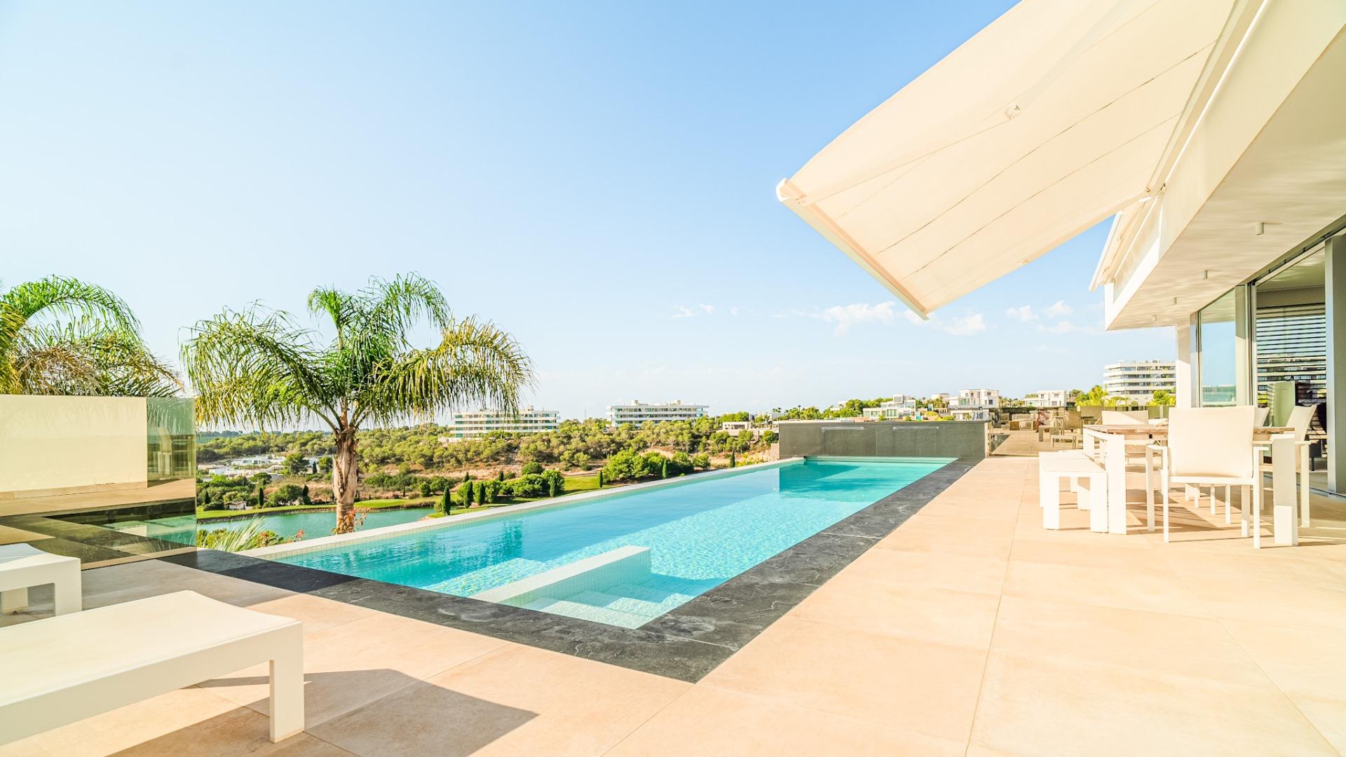 Villa en venta en Orihuela