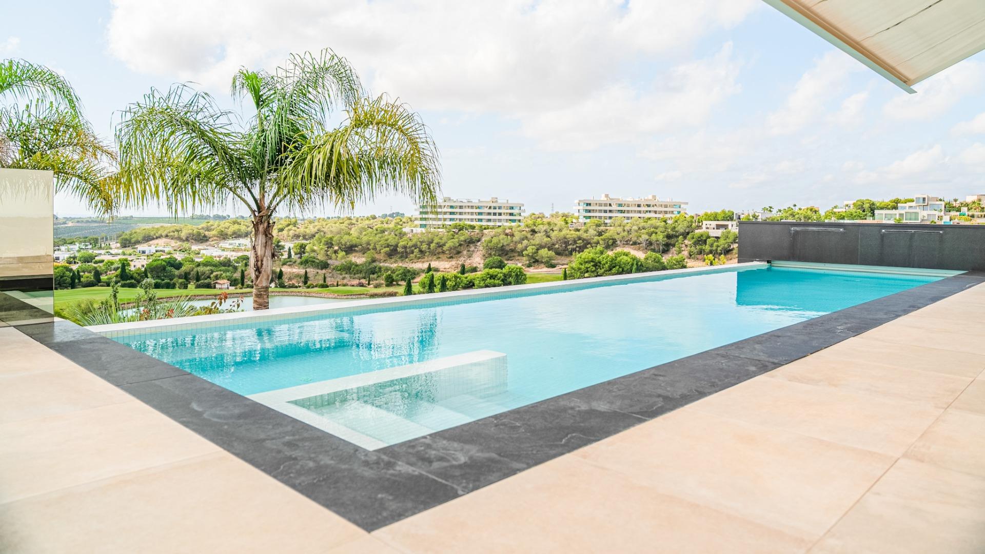 Villa en venta en Orihuela