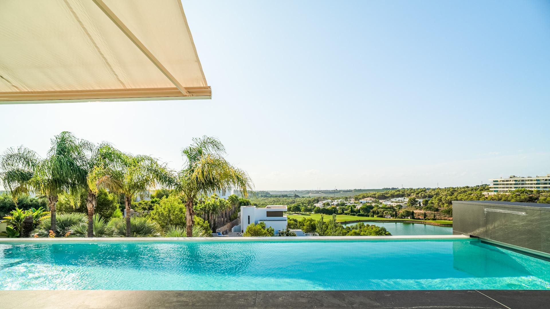 Villa en venta en Orihuela