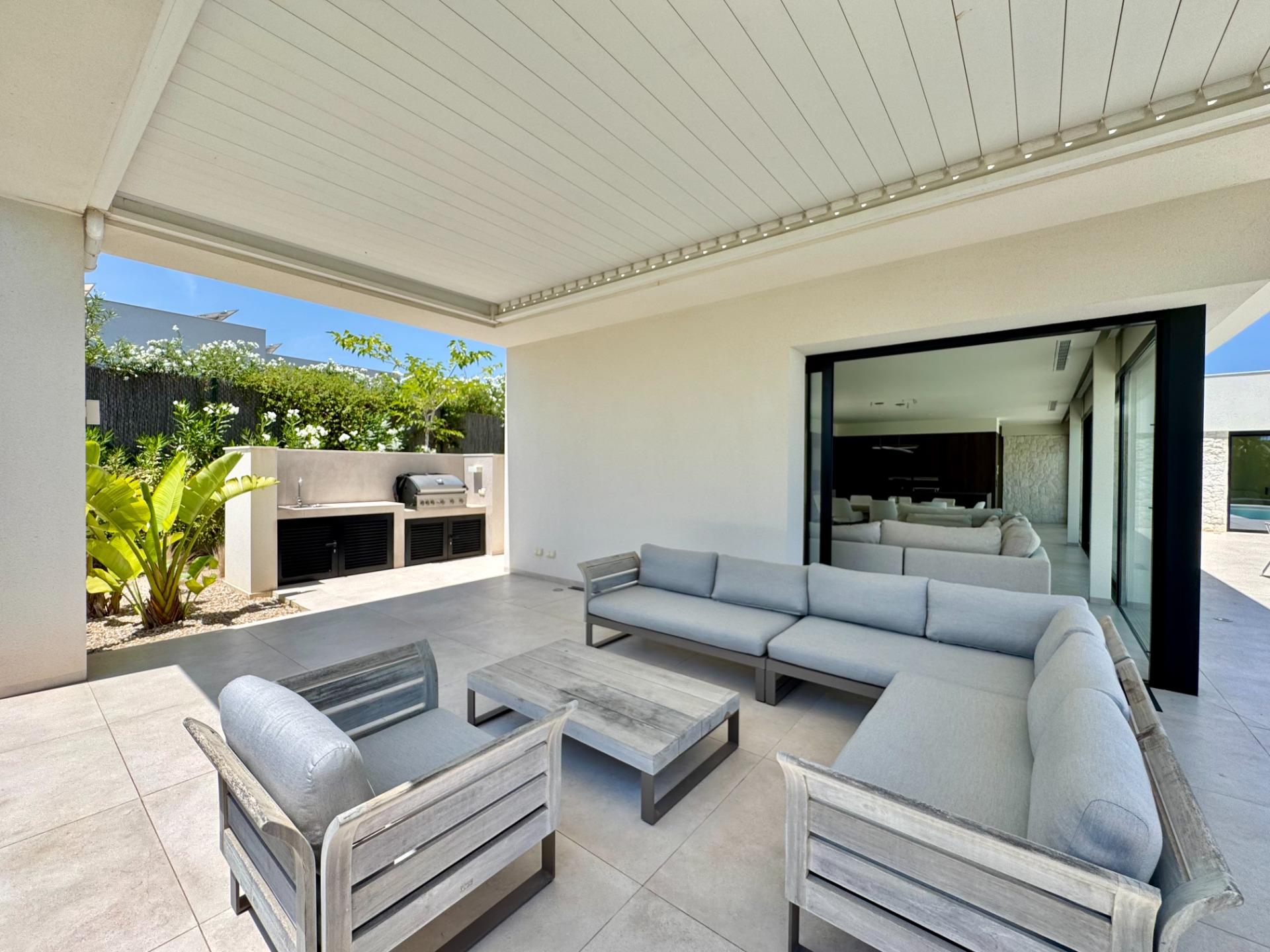 Villa en venta en Orihuela