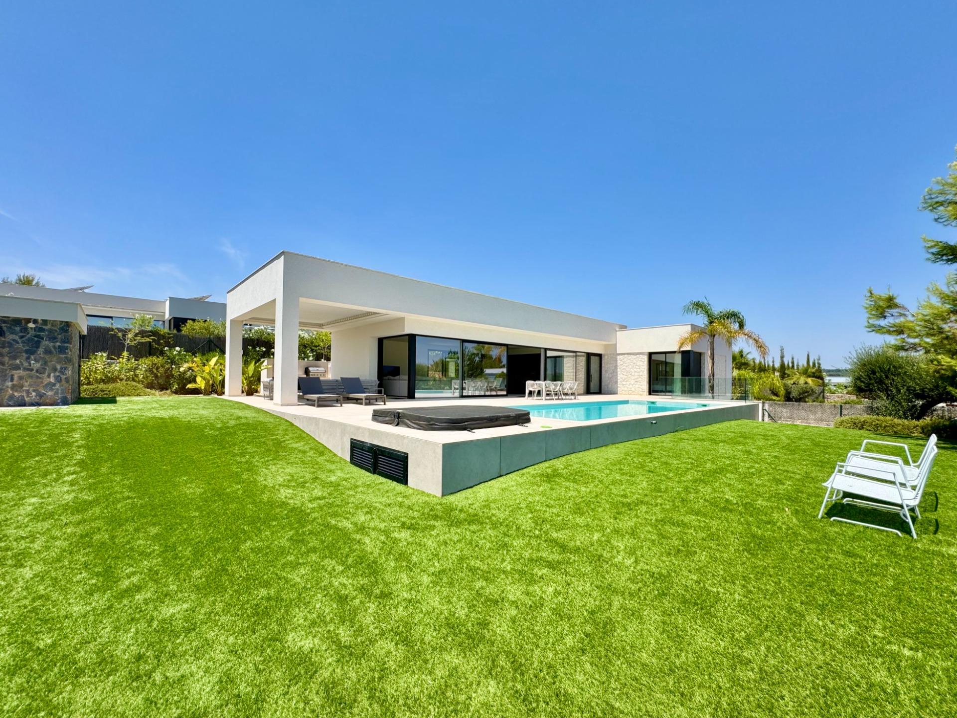 Villa en venta en Orihuela