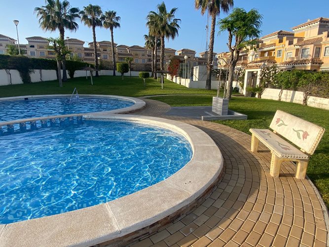 Duplex myynnissä Torrevieja