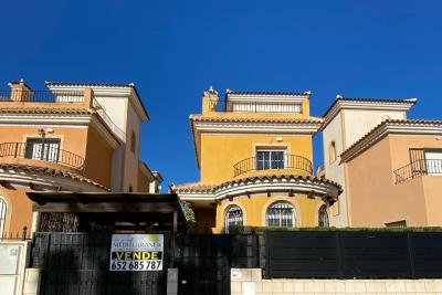 Villa for sale in Los Montesinos