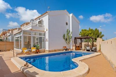 Vila v prodeji in Orihuela Costa