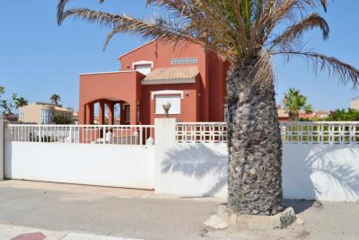 Villa en venta en La Manga del Mar Menor