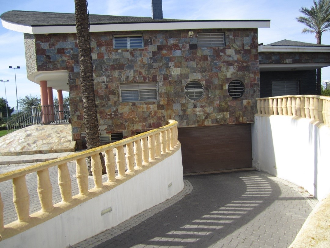Villak salgai in Los Montesinos
