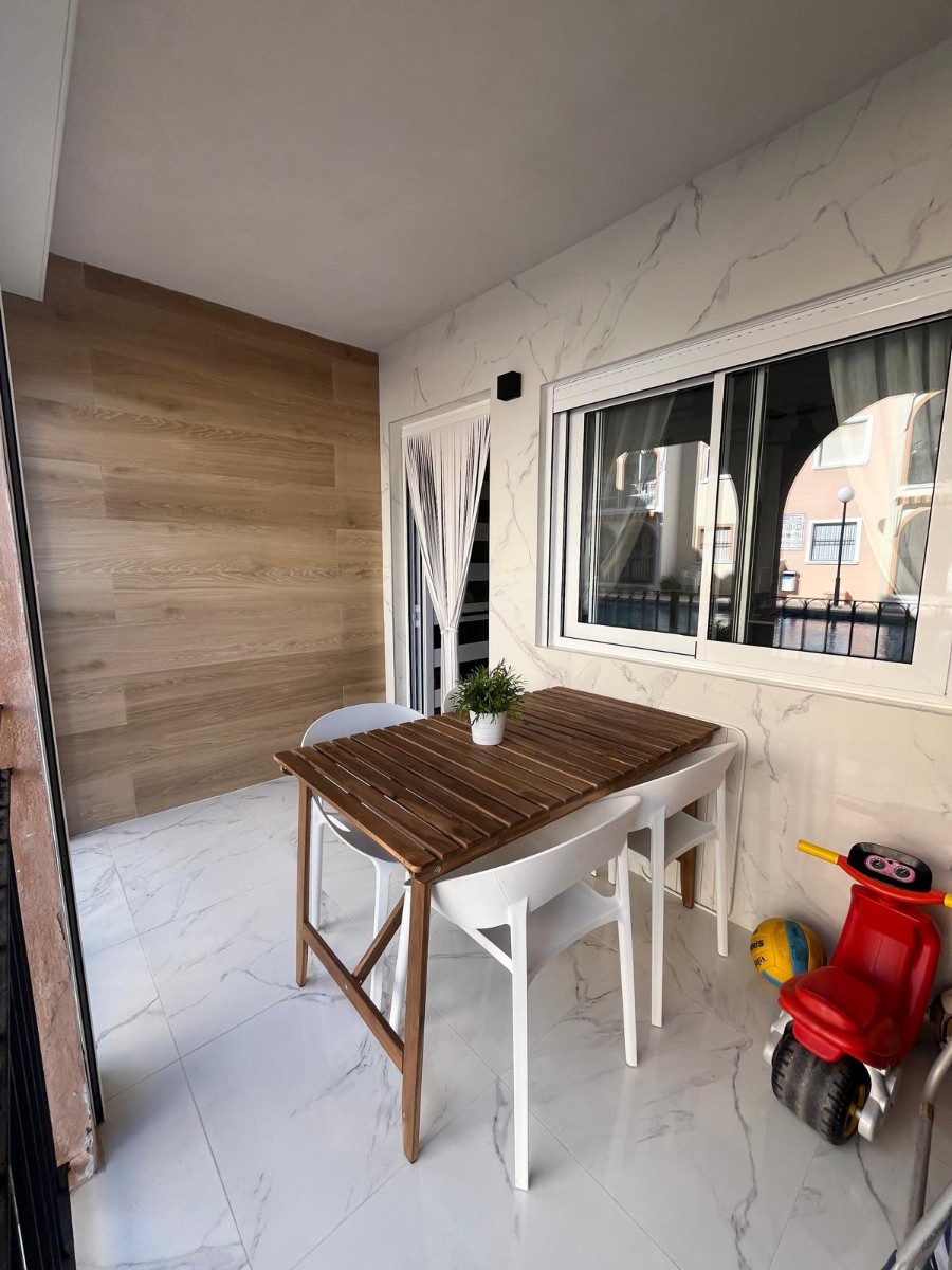 شقة للبيع في Torrevieja