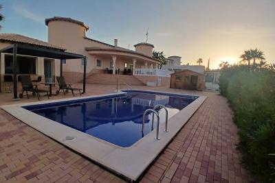 Villa til salg i Campos del Río