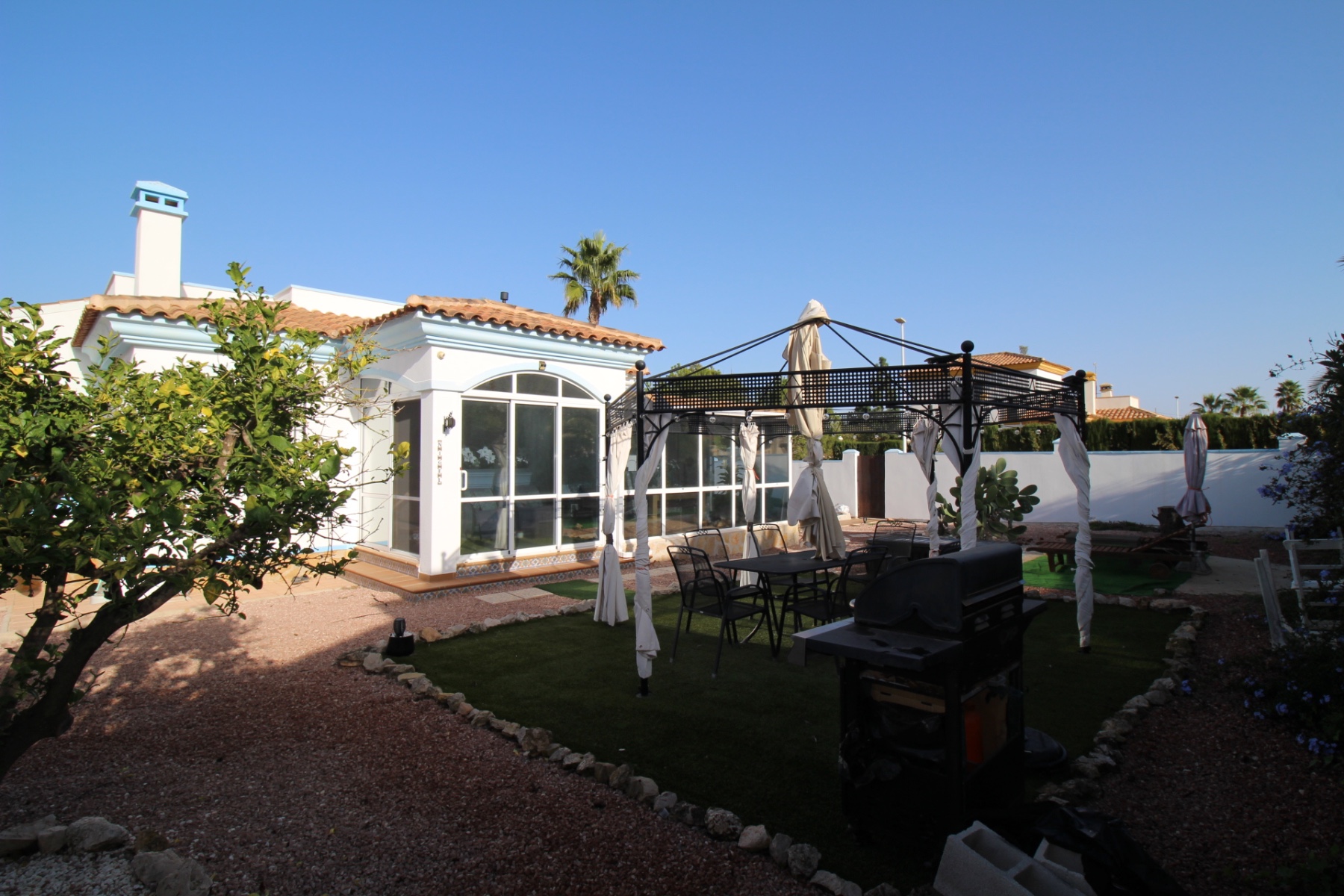 Villa en venta en Hondón de las Nieves