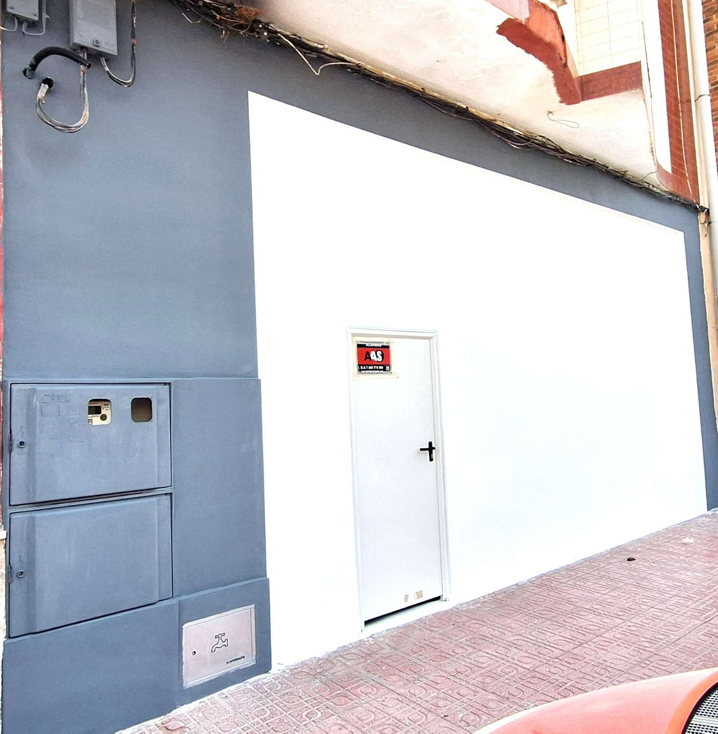 LOCAL COMERCIAL CON SALIDA DE HUMOS IDEAL PARA CUALQUIER NEGOCIO ENFRENTE DEL COLEGIO INMACULADA