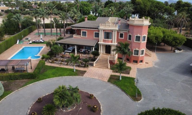 Villa en venta en Elche