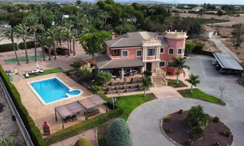 Villa en venta en Elche