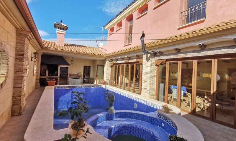 Villa en venta en Orihuela